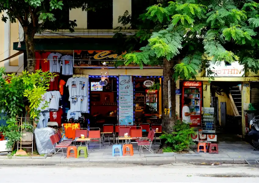 cafe 61 hanoi sidewalk coffee
