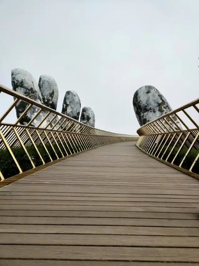 cau vang golden bridge vietnam