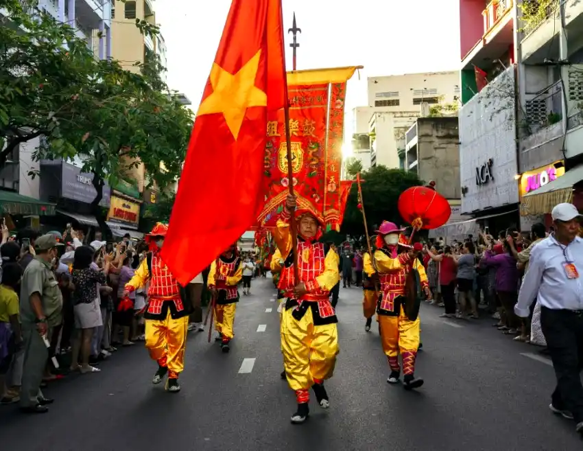 cho lon chinatown tet parade saigon