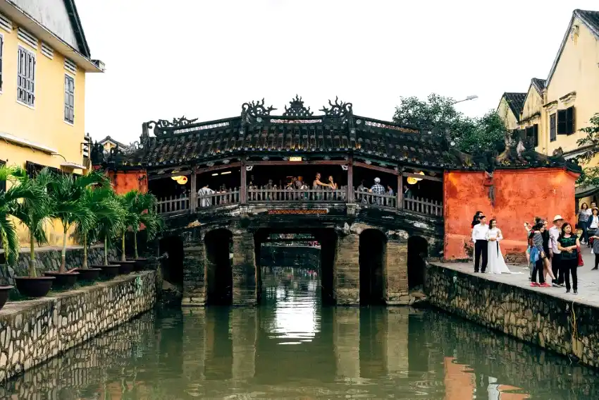 chua cau japanese bridge vietnam