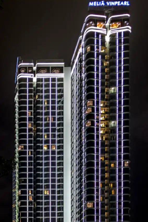 da nang luxury skyscraper hotel facade