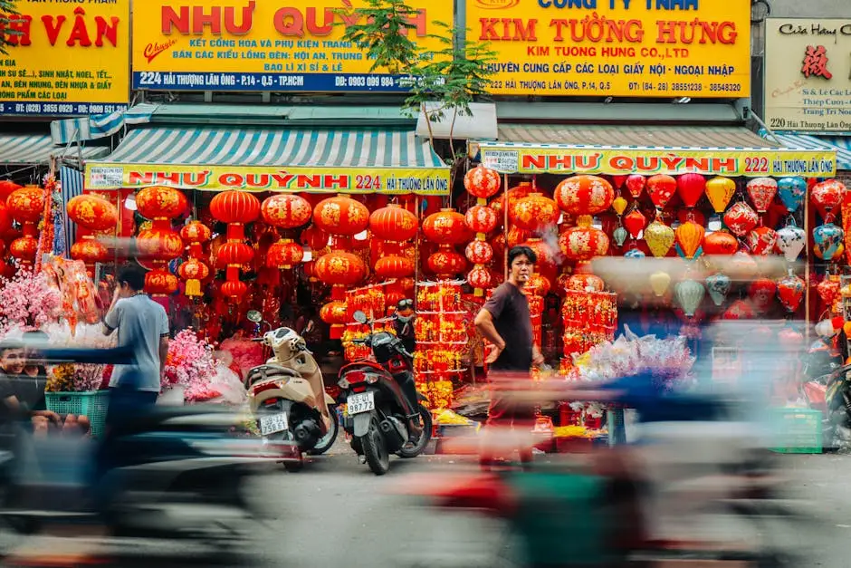 dynamic_street_scene_with_vibrant_paper_lanterns_in_ho_chi_minh_city_m.webp