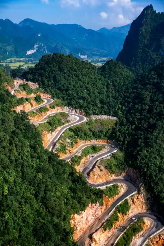 ha giang loop tham ma pass switchbacks