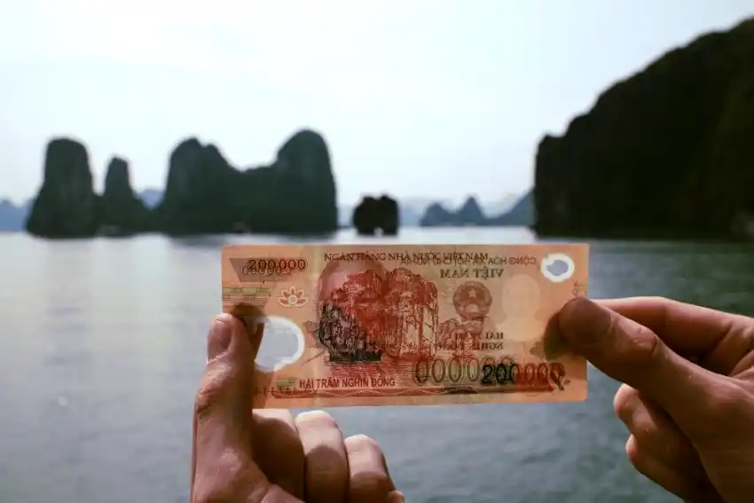 ha long bay 200000 vnd banknote comparison