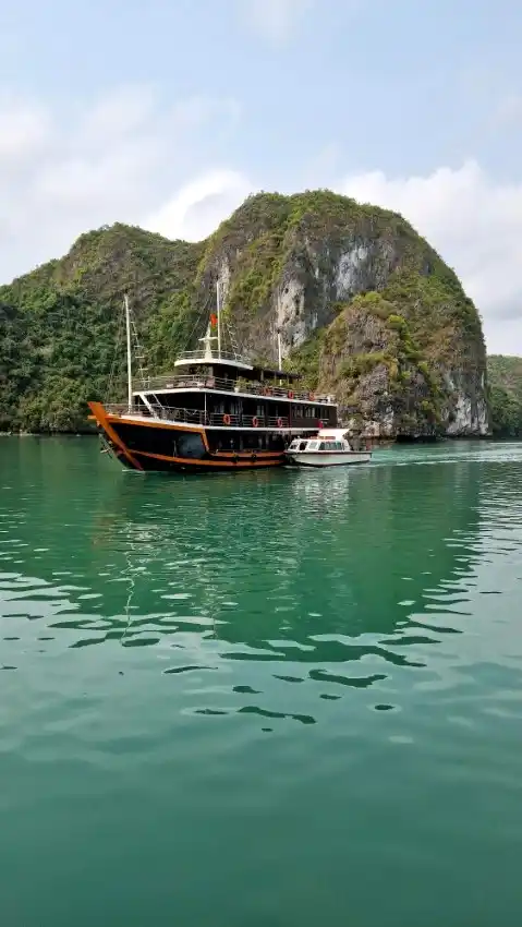 ha long bay overnight cruise ship