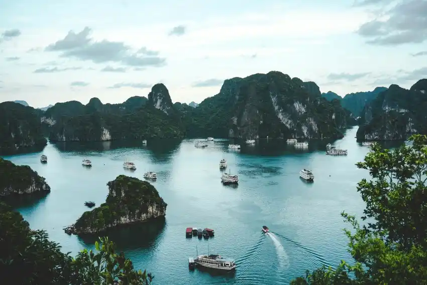 ha long bay vietnam overview