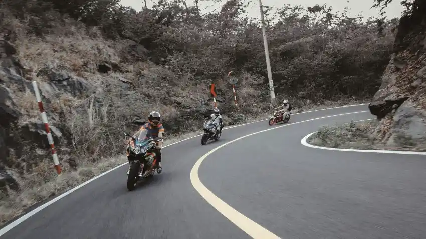 hai van pass motorcycle touring vietnam