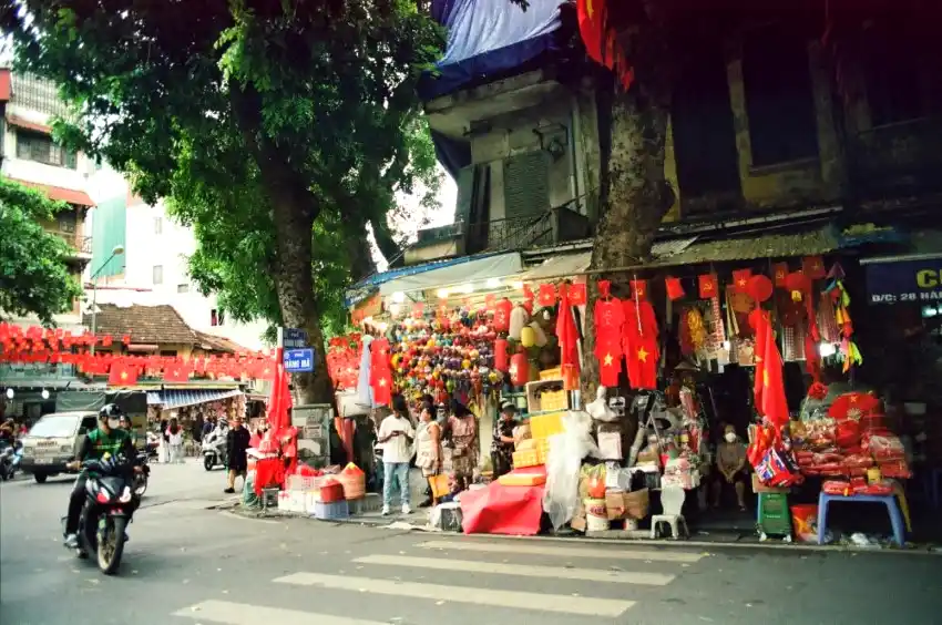 hanoi old quarter hang ma street lanterns