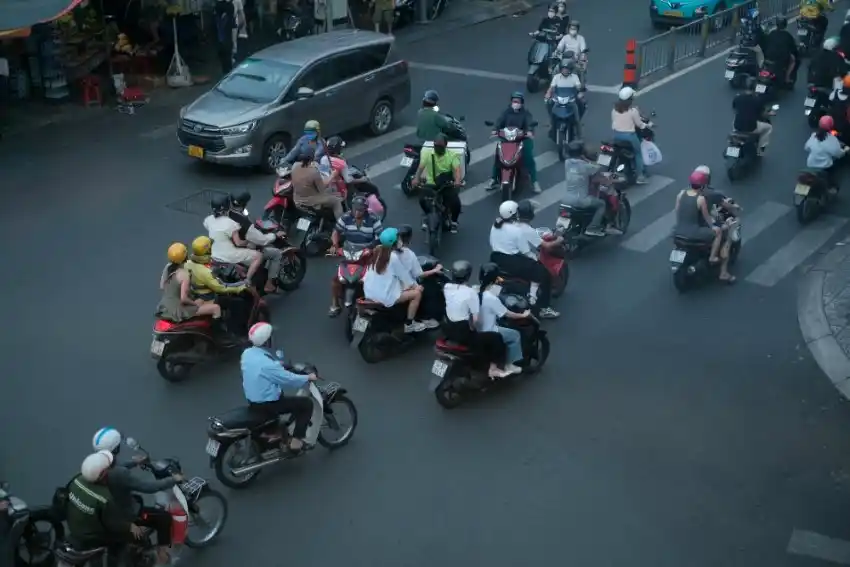 ho chi minh city traffic motorbikes