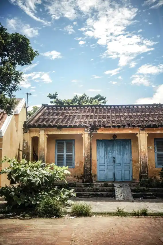 hoi an ancient town blue doors yellow house