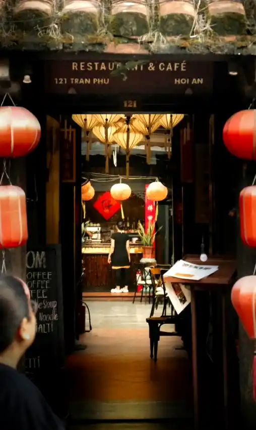 hoi an ancient town tran phu restaurant lanterns