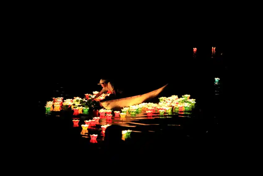 hoi an floating lantern festival
