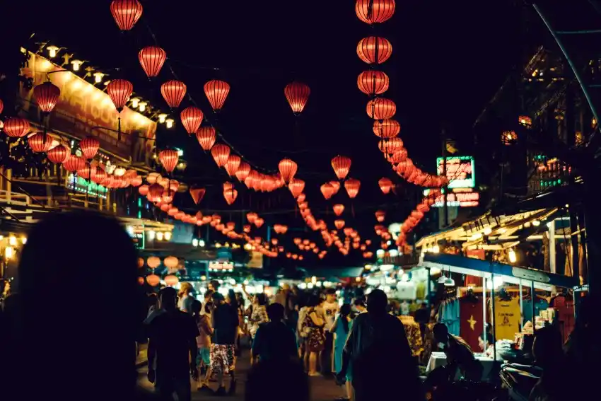 hoi an night market street scene