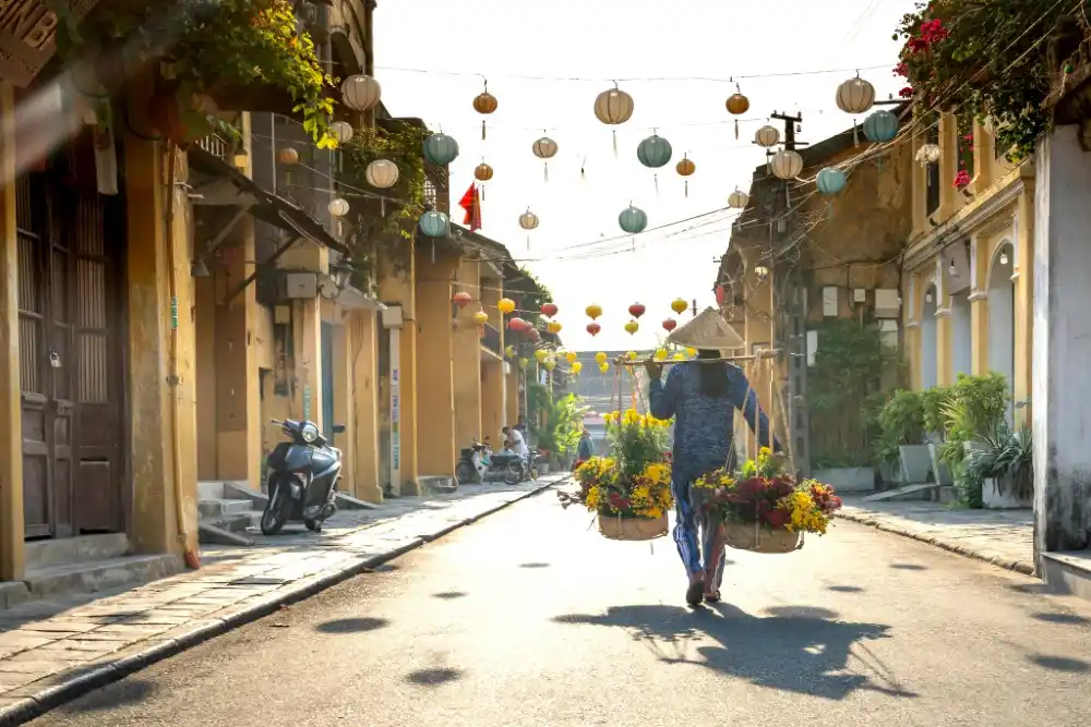 hoi an old town lanterns