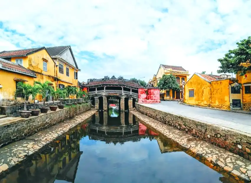 japanese covered bridge hoi an ancient town