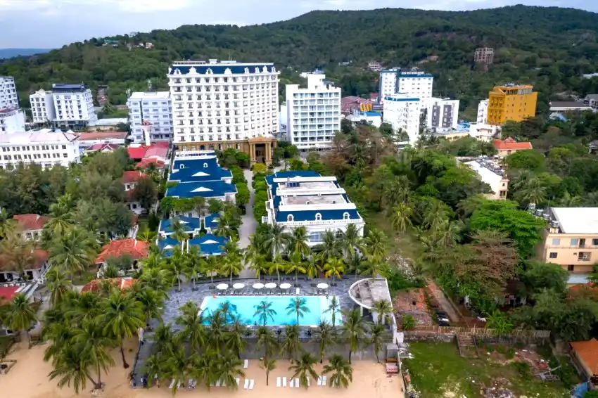luxury beachfront resort swimming pool phu quoc