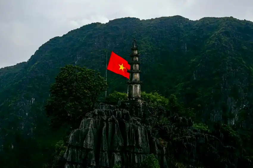 mua cave viewpoint vietnam flag ninh binh