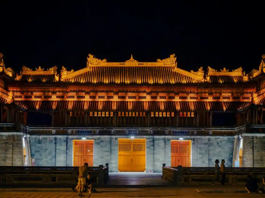 ngo mon gate hue imperial city night