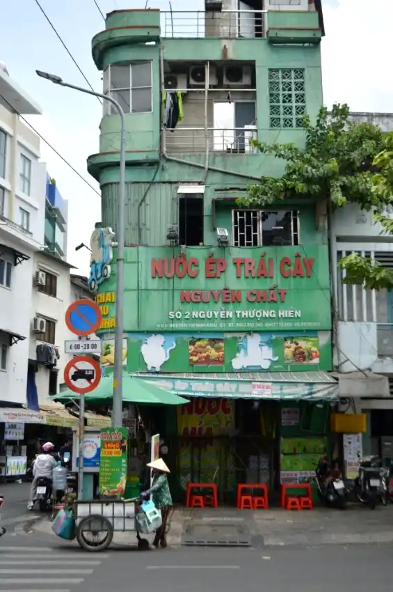 nguyen thuong hien street food saigon