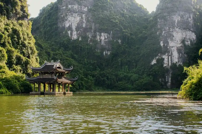 ninh binh landscape thuy dinh temple
