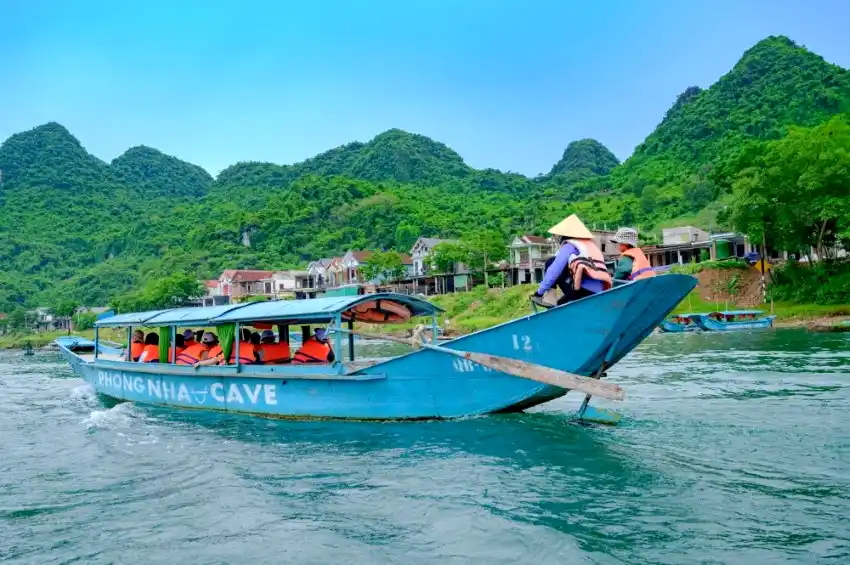phong nha cave tourist boat son river