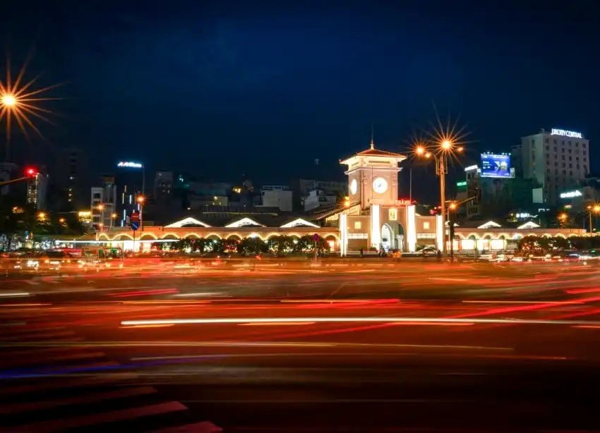 saigon traffic roundabout ben thanh clock tower