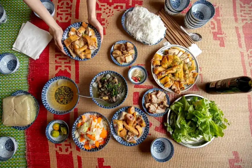 traditional vietnamese tet holiday feast