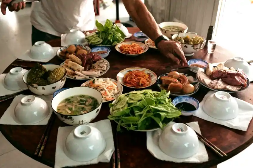 vietnamese family feast traditional home cooking