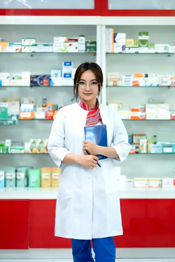 vietnamese female pharmacist pharmacy store