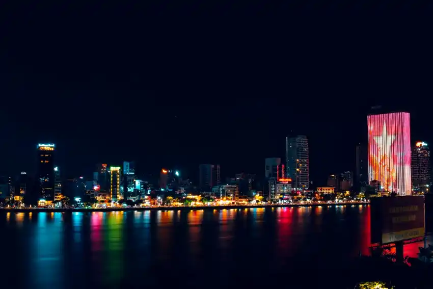 vietnamese flag skyscraper danang lightshow